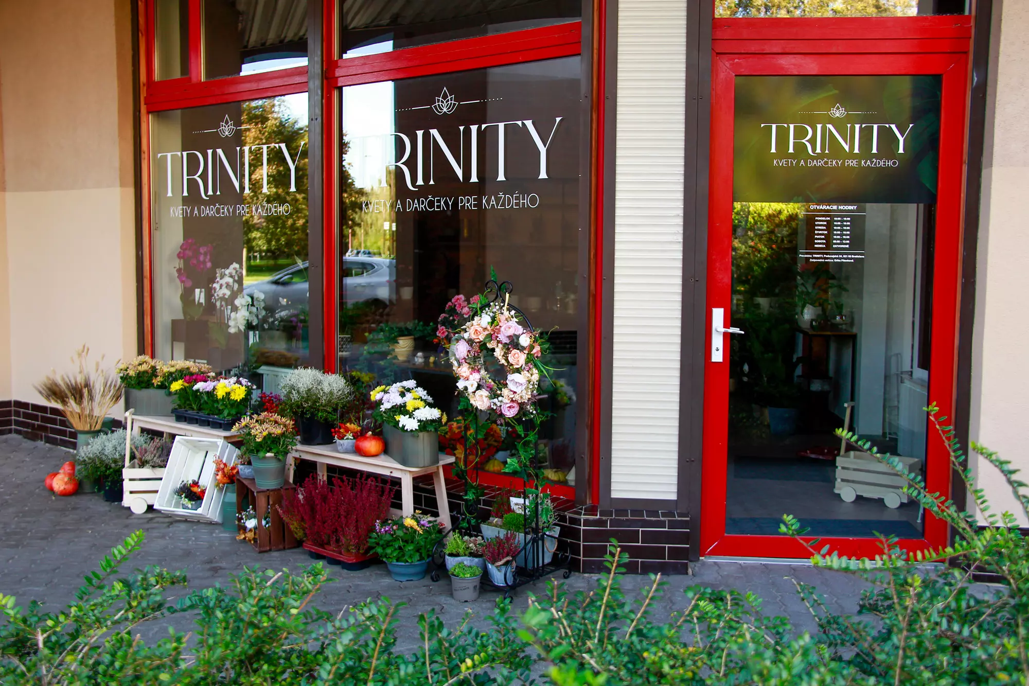 kvetinárstvo trinity, predajňa v podunajských biskupiciach v bratislave, možnosť objednania kvetov a rastlín online, kvetinárstvo v bratislave